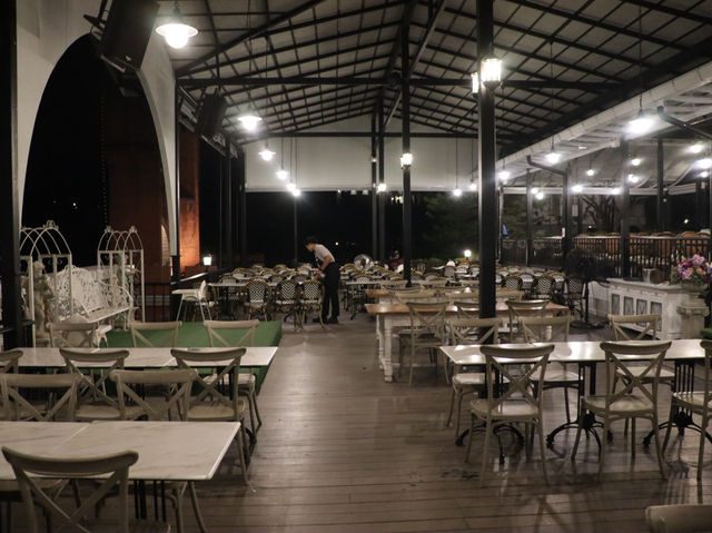 The Bluesky Restaurant 