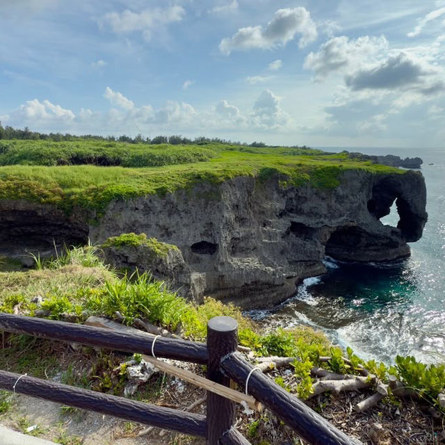 Cape Manzamo: Okinawa’s Dramatic Cliffside Wonder – A Solo Traveler’s Coastal Escape"** 🌊🗿