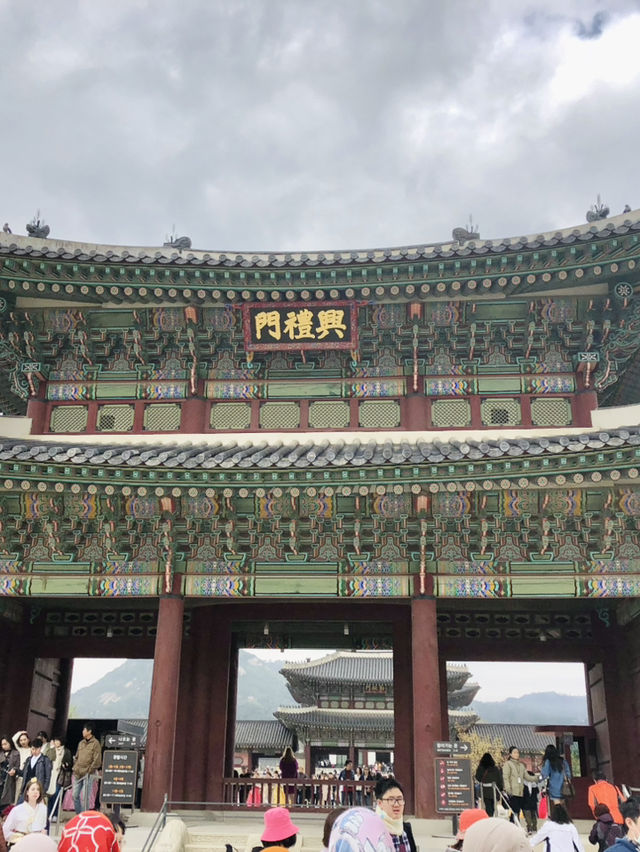 Inside Gyeongbokgung Palace | Seoul’s Royal Treasure 🏯✨