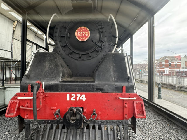 Gracious reminders of grander times