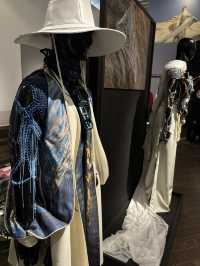 六本木ヒルズ東京シティビュー:中里唯馬展「天空を纏う / 砂漠が語る宇宙と巨大ナマズの物語」 