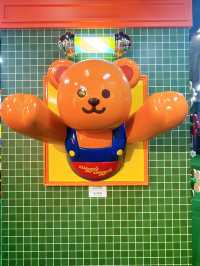 🐻啟德AIRSIDE超萌登場！Wiggle Wiggle港式茶餐廳＋2米高公仔＋300款潮物＋角色甜品！