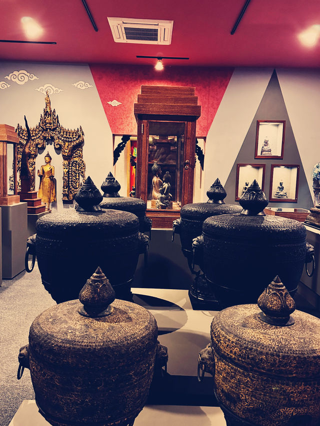 The Rong Suea Ten Temple, museum 