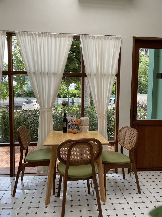 TARA Kaffee & Patisserie จ.ตาก — คาเฟ่ริมแม่น้ำปิง