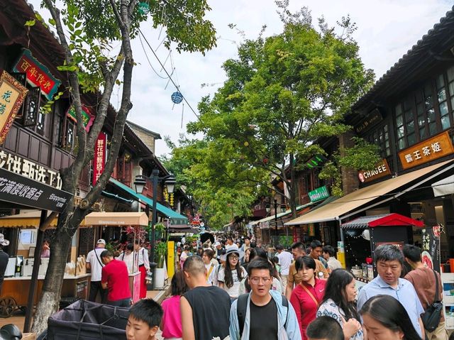 Kunming is a city for good weather, culture and sightseeing Kunming is a city for good weather, culture and sightseeing