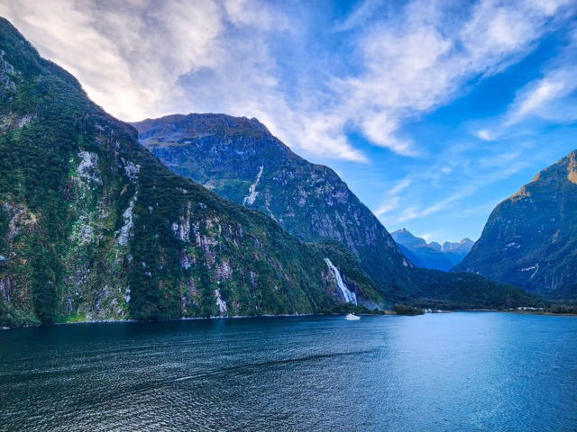 Dramatic Fjord Landscapes in Milford Sound