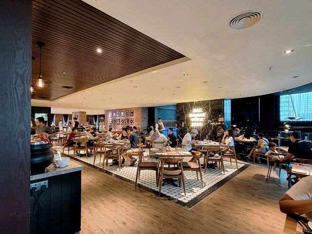A Groovy Breakfast at Jazz Hotel!