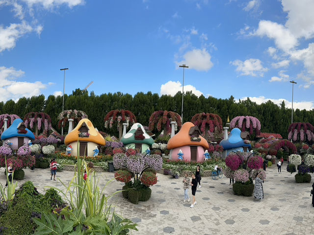 🌸💕 Step Into a Floral Fantasy at Dubai Miracle Garden