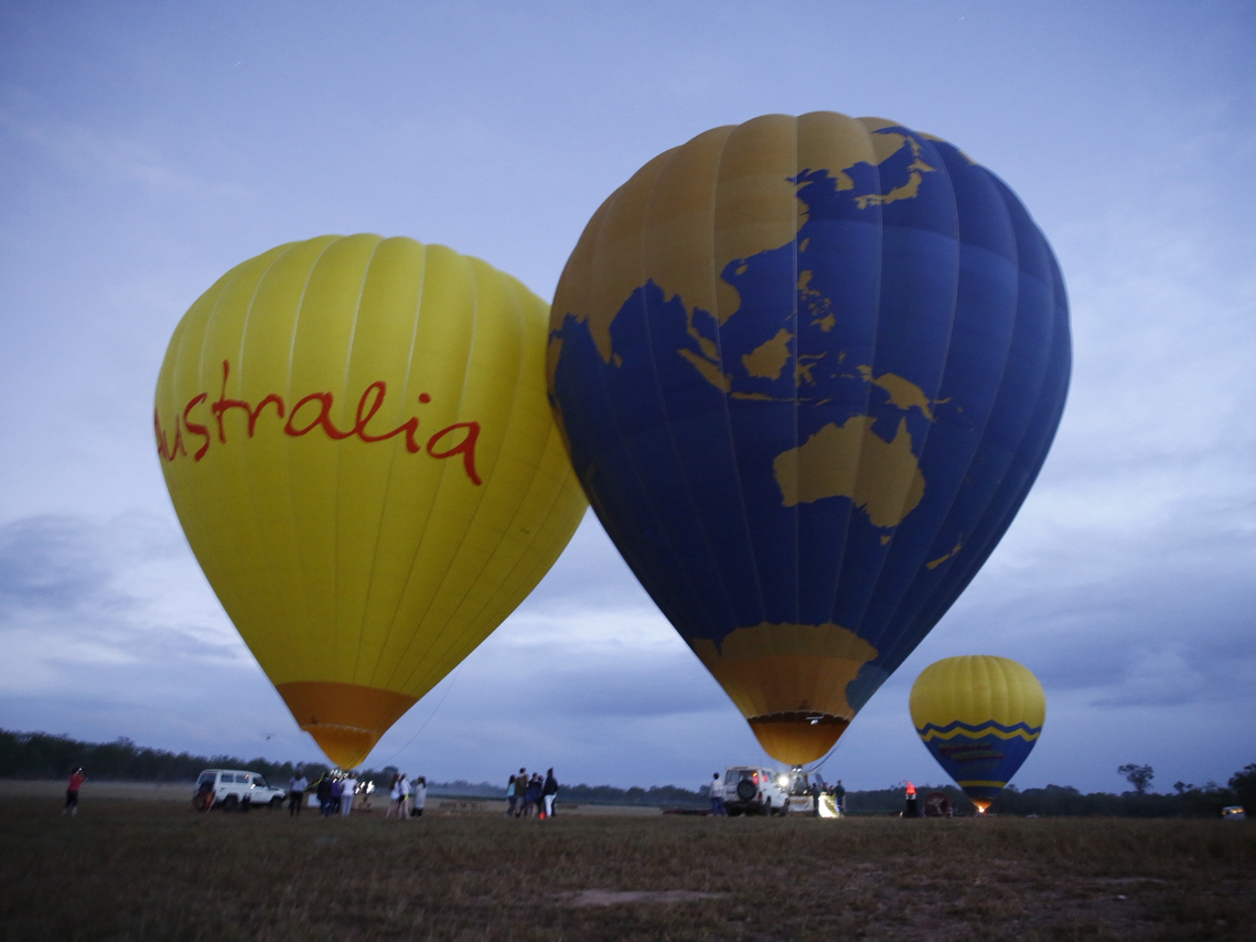 Experience the passion, energy, and excitement of Queensland with this 6-day, 5-night Cairns itinerary featuring Great Barrier Reef diving, rainforest adventures, and hot air ballooning.