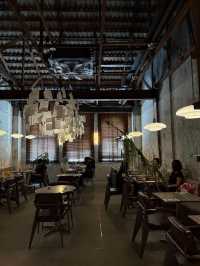 Monograph Dining, Aesthetic Plates in a Minimalist Hideout 