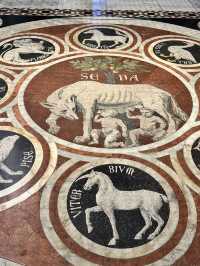 시에나 대성당, 섬세한 바닥 모자이크가 빛나는 예술의 장