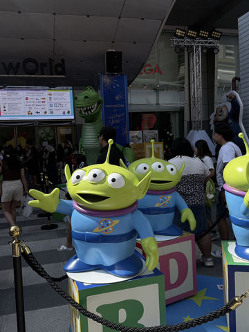 งานคริสต์มาสเซนทรัลเวิลด์2025🎄⭐️✨