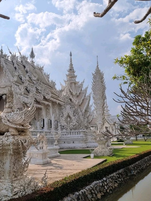 Chiang Rai’s White Temple Is Like Stepping Into Another World 🤍✨