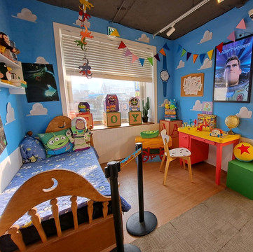 アンディの部屋に潜入！トイ・ストーリーカフェへ！。 | Trip.com
