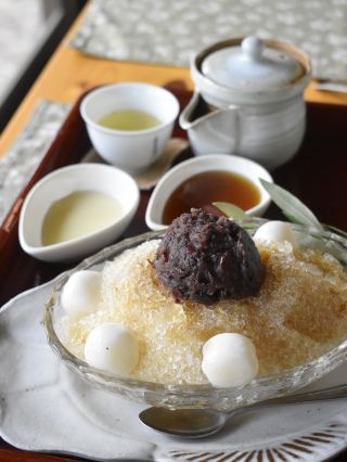 [Shimane Prefecture] Enjoy exquisite shaved ice made with Tsuwano's famous "Mamecha" tea at a traditional tea house cafe in a tea plantation!