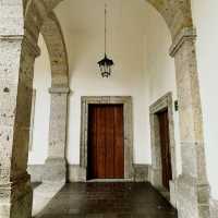 墨西哥 瓜達拉哈拉 很值得來參觀的Hospicio Cabañas 美術館 