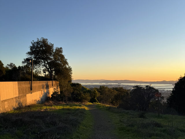 2025舊金山柏克萊大學最佳欣賞夕陽景點：Grizzly Peak Vista Point