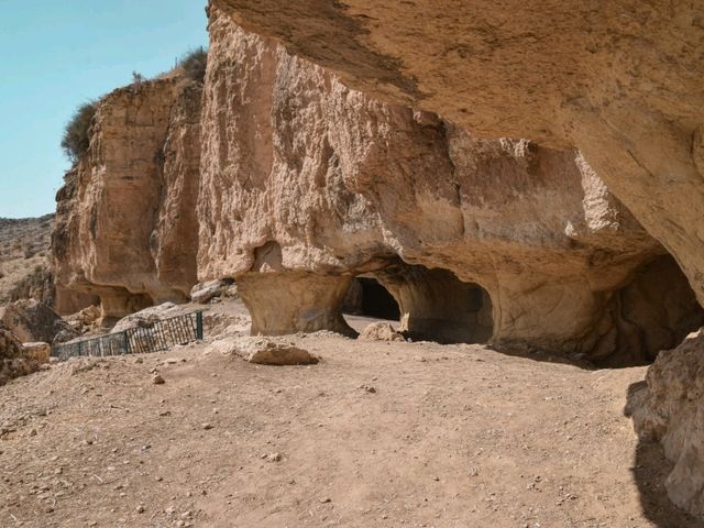 Iraq al-Amir Caves: Rooms Inside a Hill