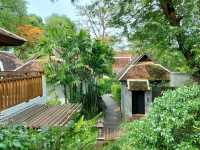รีสอร์ตริมชายหาดเฉวง บรรยากาศร่มรื่น