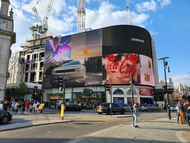 London Travel: Heart of History and Modernity