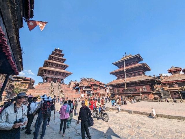 バスタブル　ニャタポラ寺院