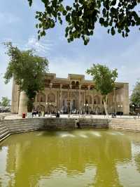 Spring Visit to Bolo Hauz Mosque – A Reflection of Beauty 