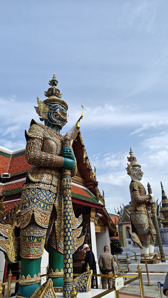 👑 Visiting Bangkok’s Grand Palace & Emerald Buddha: What to Know Before You Go