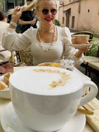The giant cappuccino in Moskow?! I’m show where! Let’s go 