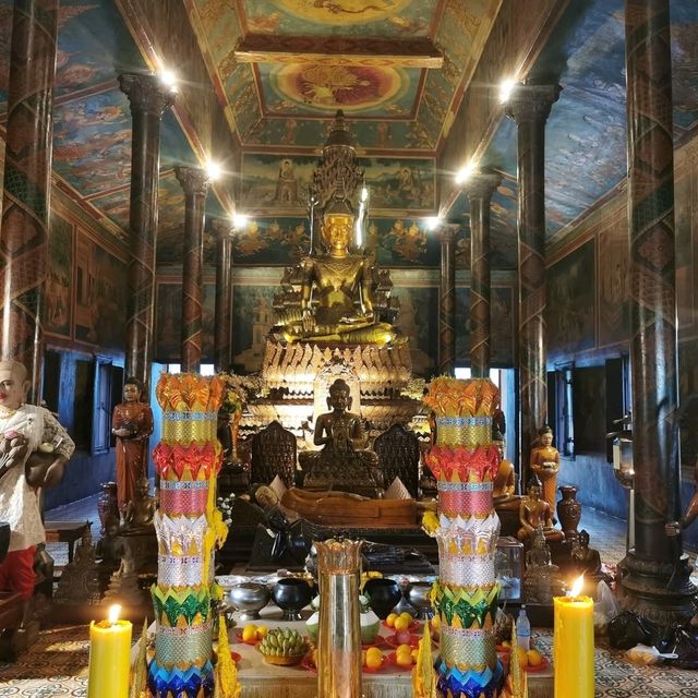 Wat Phnom Temple, Phnom Penh: The Spiritual Heart of the Capital