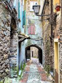  The Painted Silence of Apricale – Italy’s Timeless Hill Village