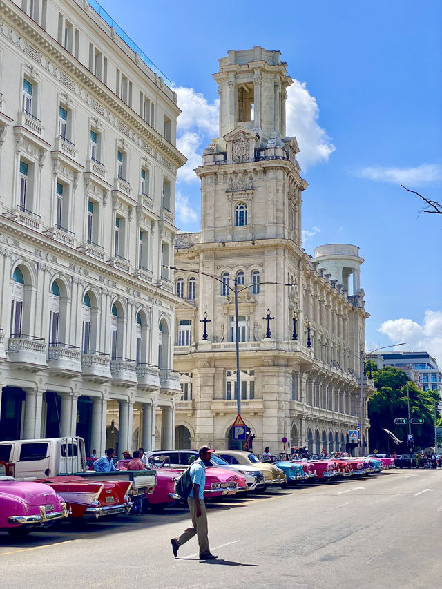Havana Roadtrip: Classic Cars, Rooftop Views & Rich History