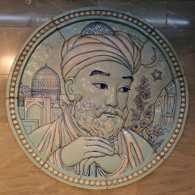 Art Spotting in Busy Tashkent 🎨🕌🚶