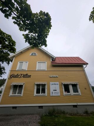 วิลล่าสีเหลืองสไตล์สวีดิชในซุนส์วาล (Sundsvall) หลังนี้คือได้ฟีลสุดๆ!