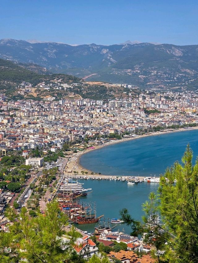 🏰 Alanya Castle – A Medieval City Above the Mediterranean