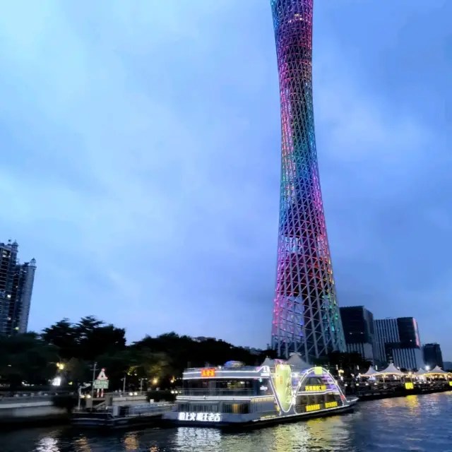 Beautiful Night River Cruise in Guangzhou 