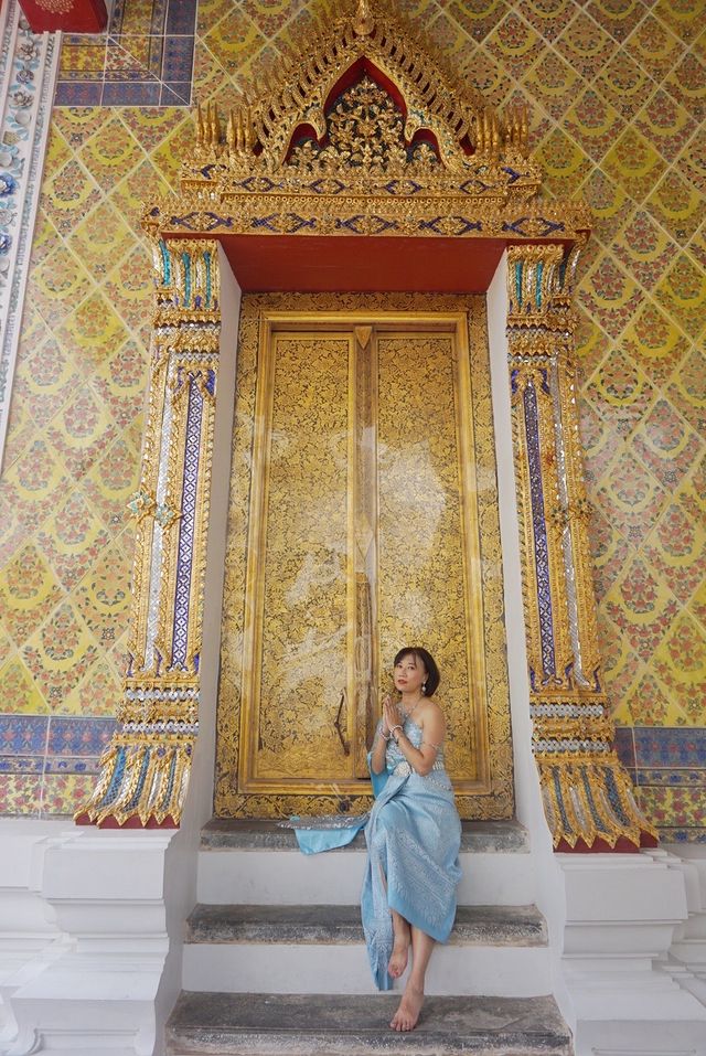 【Travel around the 🌍 world】Bangkok, Thailand 🇹🇭. Photoshoot in Thai costume at the Arun Temple