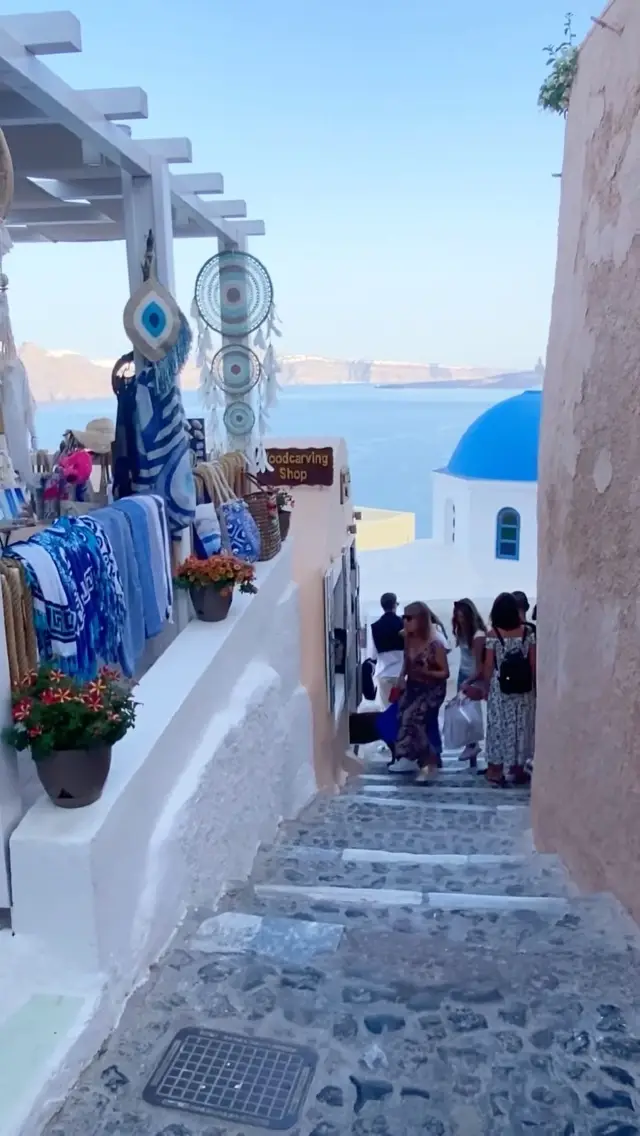 Unforgettable Moments in Santorini: Capture Picture-Perfect Memories in the Greek Paradise
