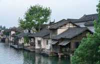 浙江一座古鎮，至今完好地保存著宏大的明清古建築群，國內罕見