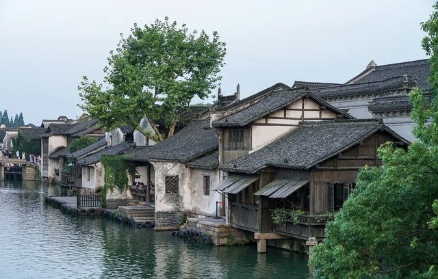 浙江一座古鎮，至今完好地保存著宏大的明清古建築群，國內罕見