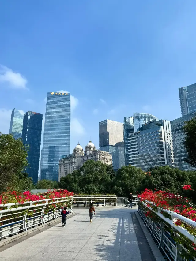 Huacheng Square: Guangzhou's "Urban Living Room", the place with the densest super-tall skyscrapers in China