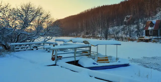 Dreams above the permafrost: The winter dusk of Genhe source