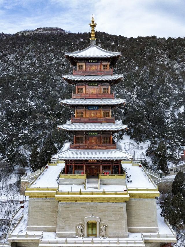 雪後的龍泉寺宛如傳說中的天宮宮闕