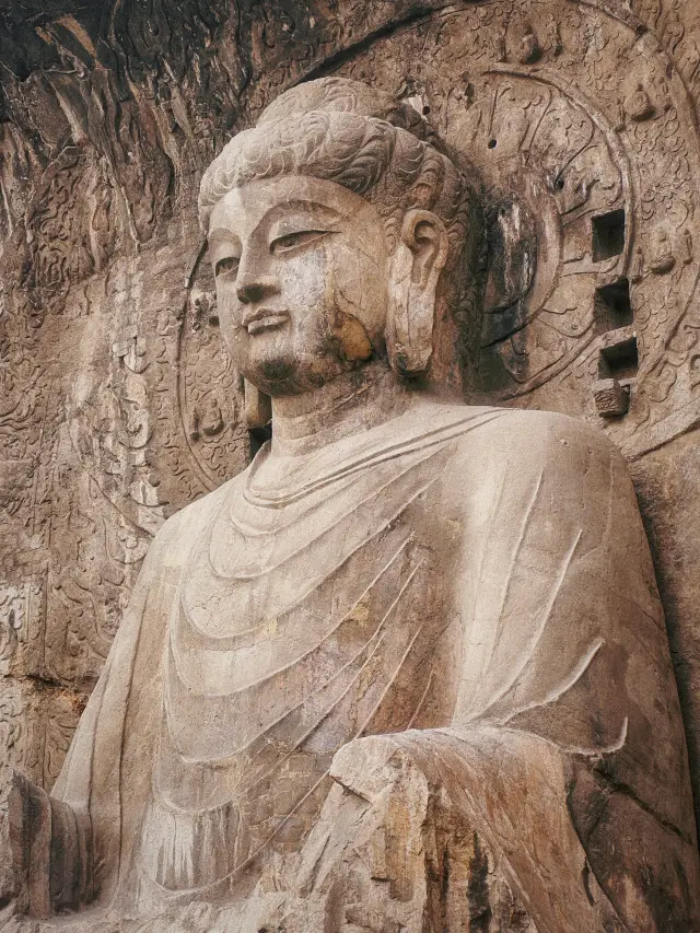 เมื่อเดินทางมายังถ้ำหลงเหมิน ก็เหมือนได้สนทนากับพระพุทธรูปอายุหลายพันปี