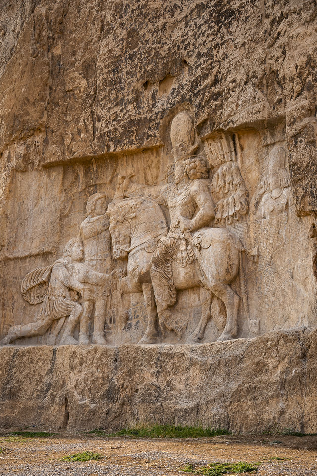 伊朗的帝王陵竟然建在懸崖上，為什麼呢？