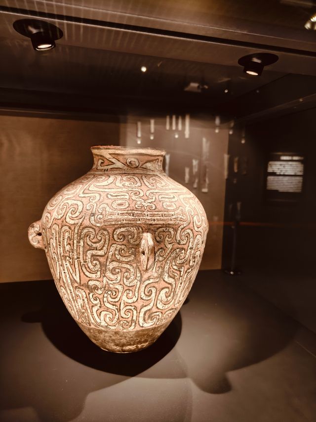 中國考古博物館中的古老陶器