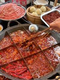 Listen to the locals of Dujiangyan! After visiting the Nanqiao, go eat at this Dam Dam Hot Pot!