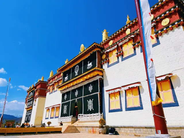Shangri-La Ganden Sumtseling Monastery, a sacred place in the heart