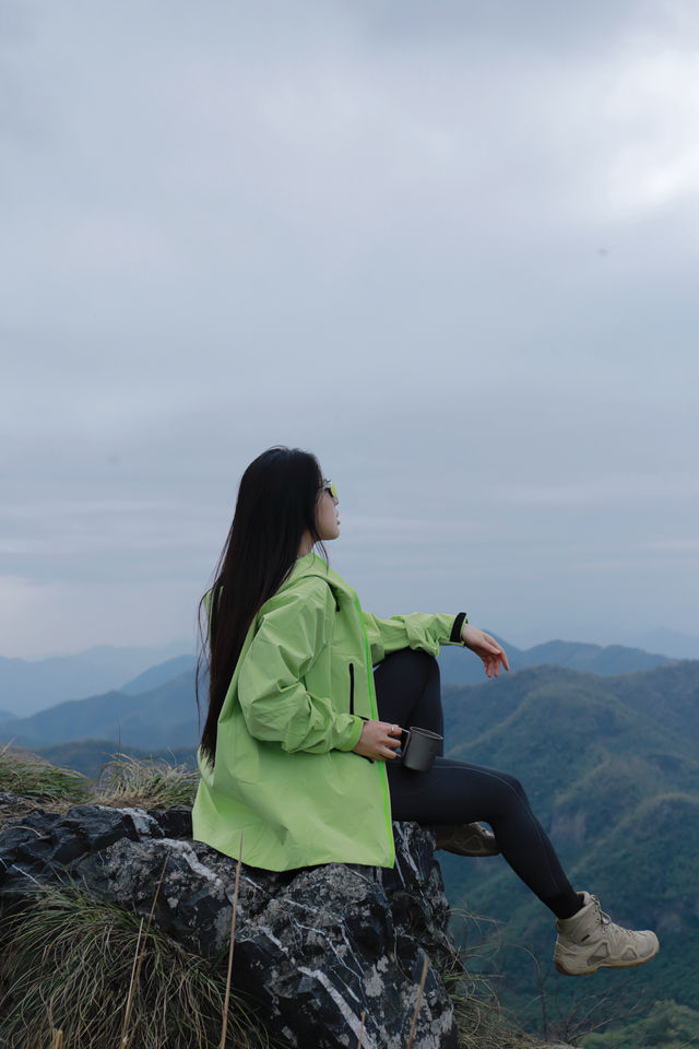 安吉章里古道這個石洞太酷了！