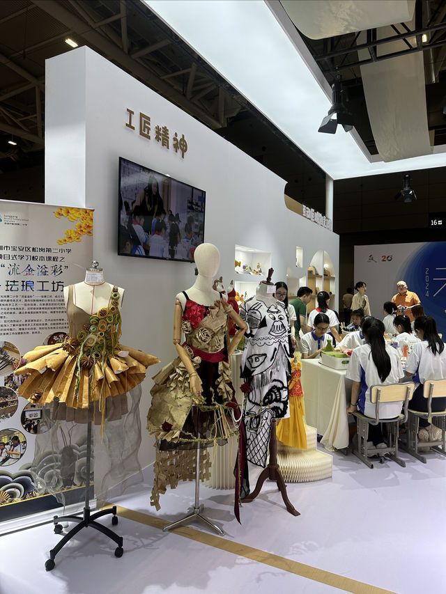 文博會逛展一間宅藝術以藝術代言深圳