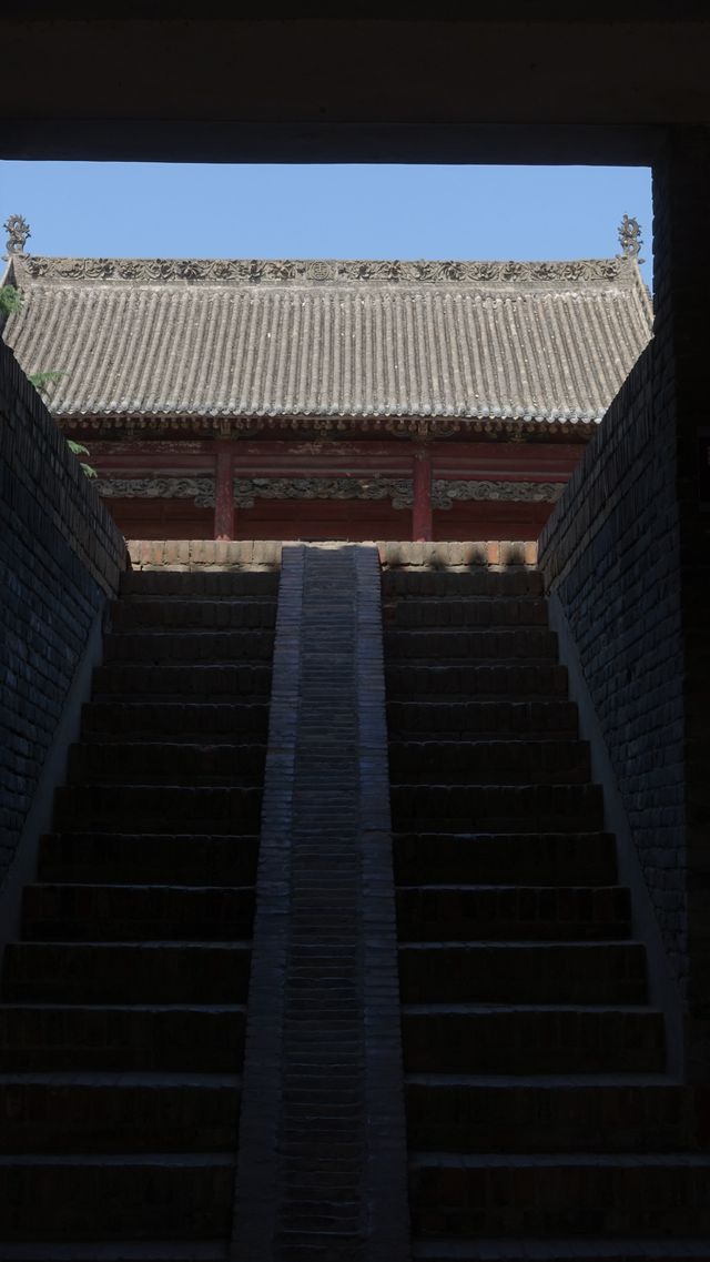 宋金地下墓給你開門的那個人，親切又可愛